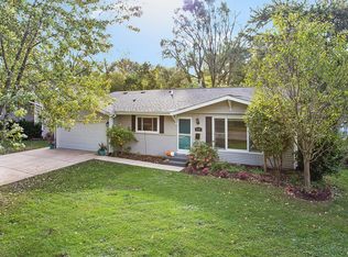 2715 Crabtree Ave, Woodridge, IL