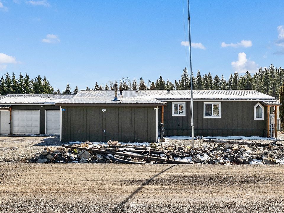 Pineloch Sun III home, with year 'round access! Includes membership to the beachfront Clubhouse, pool, tennis courts, & more!