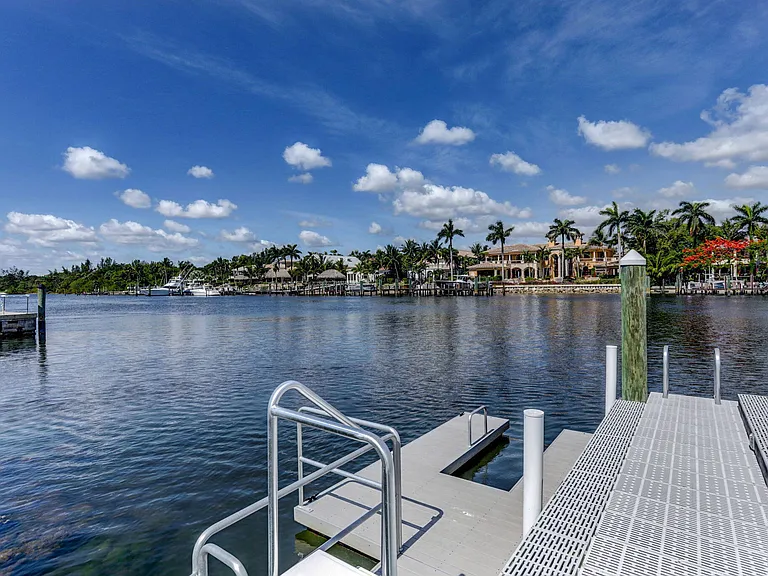 834 Bay Colony Dr S — Photo 4