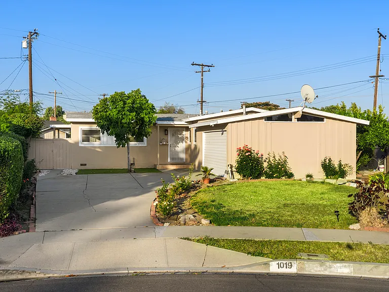 1019 W Pine St — Photo 32