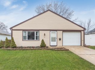 16 Afton Dr, Montgomery, IL 60538