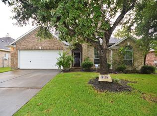 555 Green Cedar Dr, League City, TX 77573