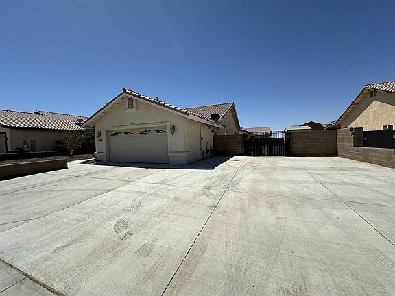 4th image of 10329 E 39th Way