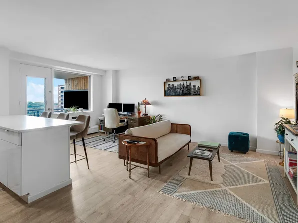 5800 Arlington Avenue image 3 of 13