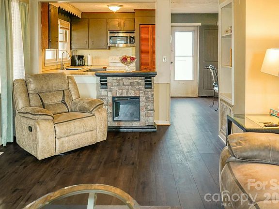 3rd image of 2333 Washburn Rd