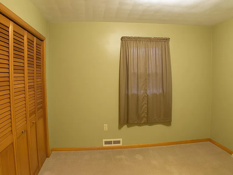 1160 Forest Hill Rd — Photo 3