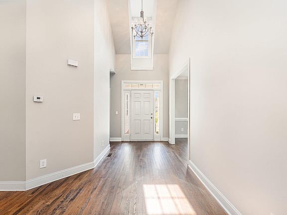 2nd image of 104 Keeneland Dr