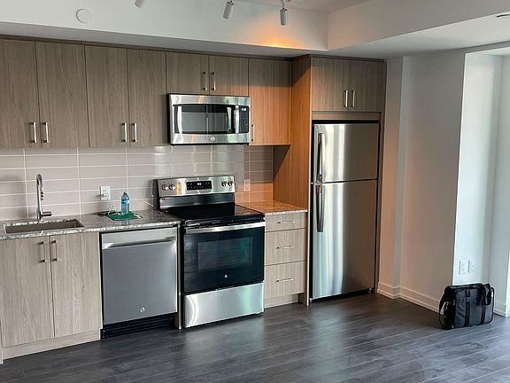 4th image of 4010 Eglinton Ave W #1421