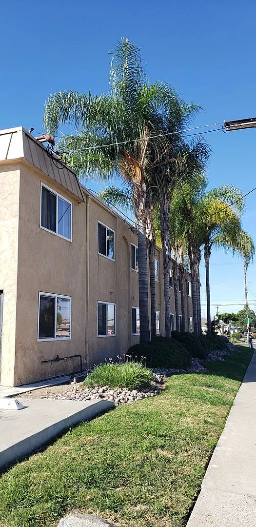 2 bed, 1.5 bath, 800 sqft, $2,260 — Photo 1