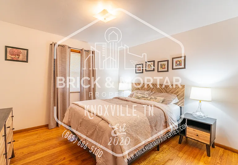 2407 Holbrook Dr — Photo 14