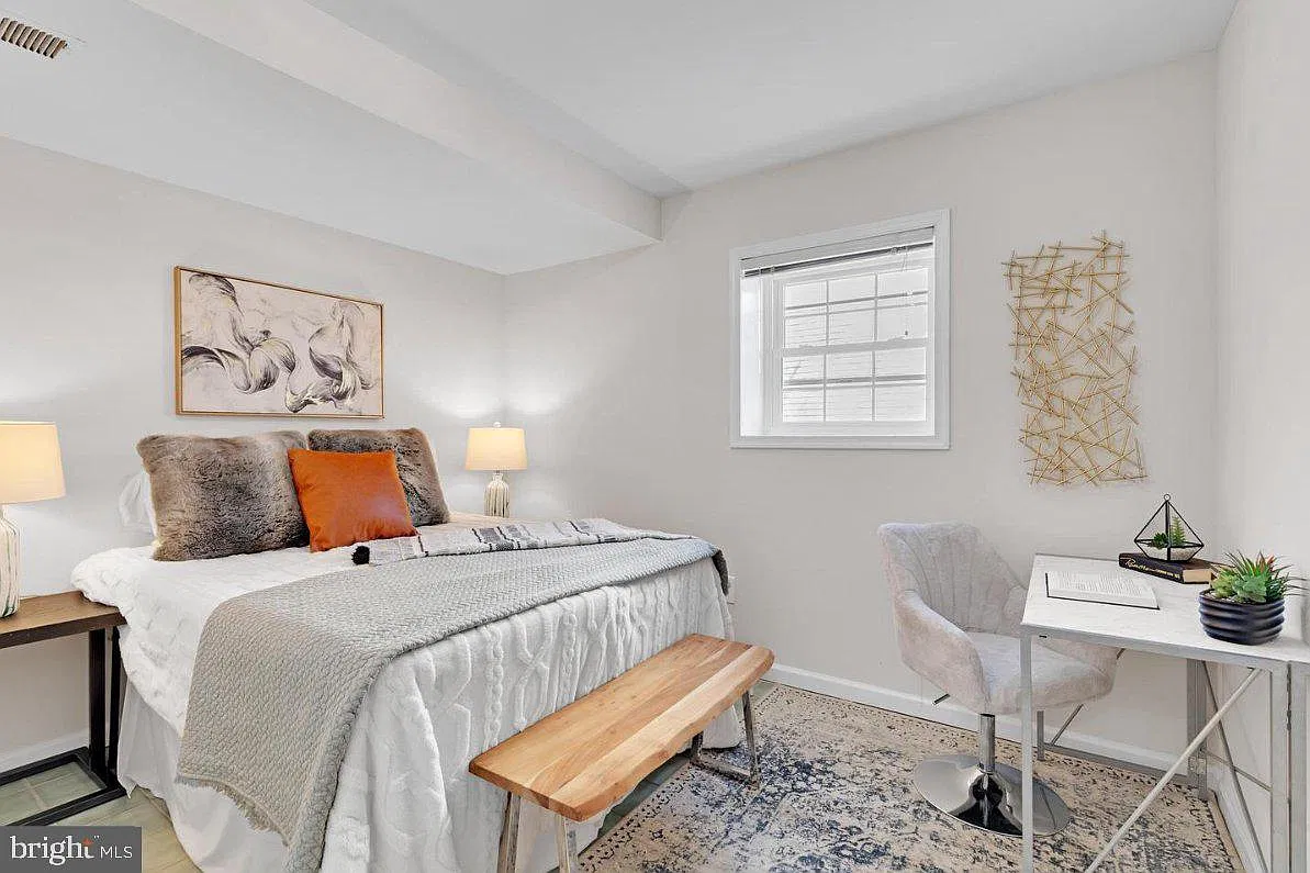 3 bed, 2.0 bath, 1604 sqft, $1,050 — Photo 1