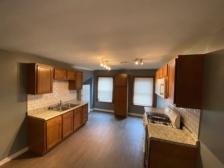 3209 W 8th St #5 — Photo 1