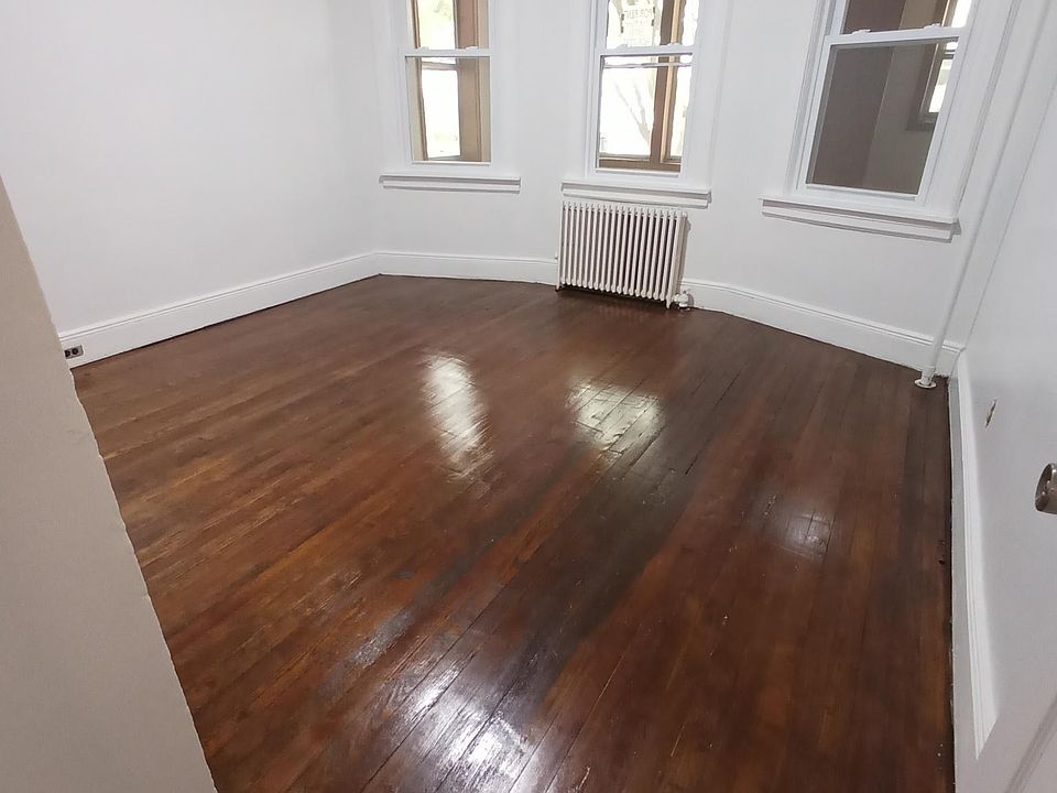 Living room / Extra bedroom