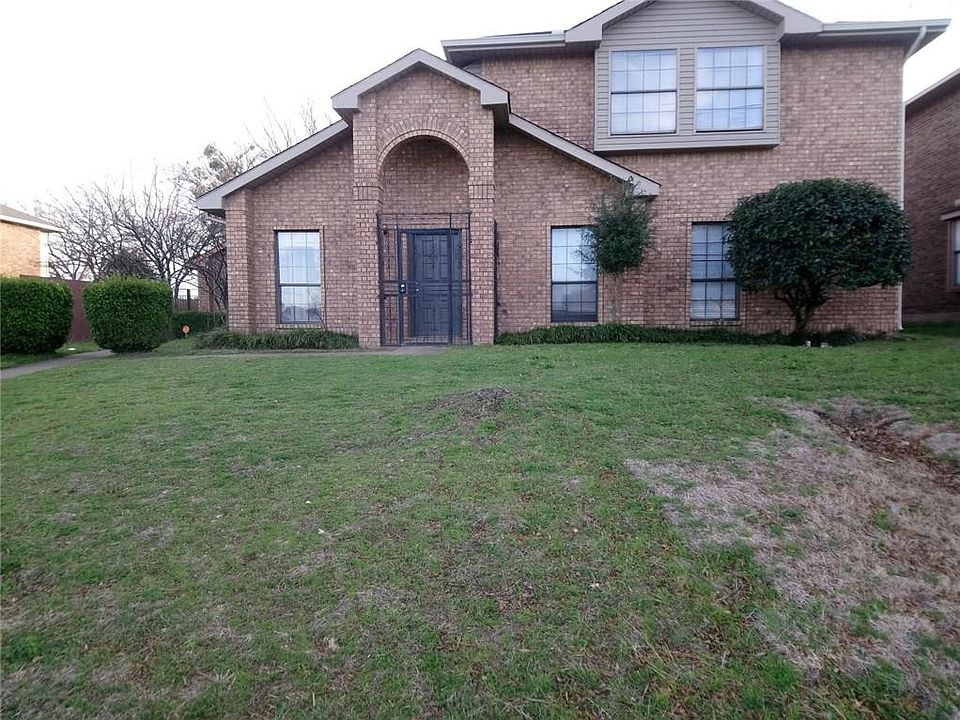 1st image of 710 Crescent Dr