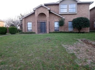 710 Crescent Dr, Desoto, TX 75115