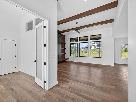 3rd image of 1547 Shannon Oaks Blvd NE