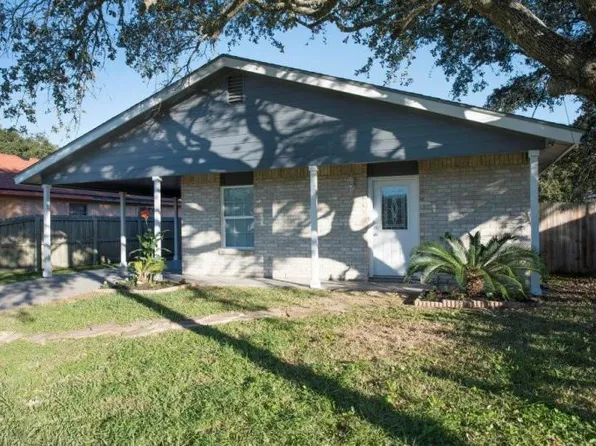 728 S Fuqua St, Rockport, TX 78382