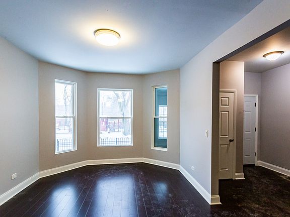 3rd image of 158 N Leclaire Ave