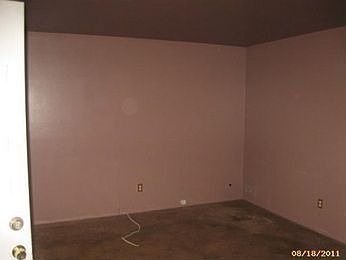 2nd image of 952 E Pearl Ave