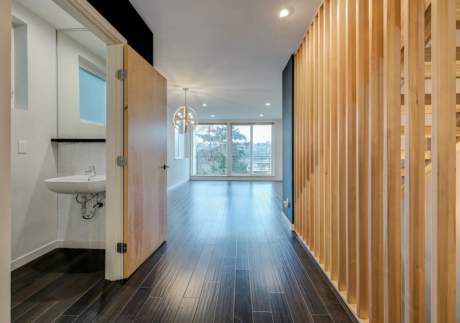 Gorgeous 3Bed/2.5 Bath Townhome in Queen Anne! — Photo 4