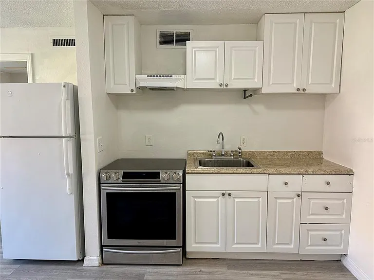 9013 Westchester Cir #32 — Photo 7