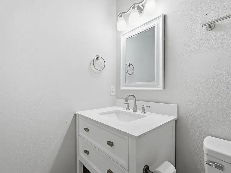 254 E Iris Ln — Photo 24