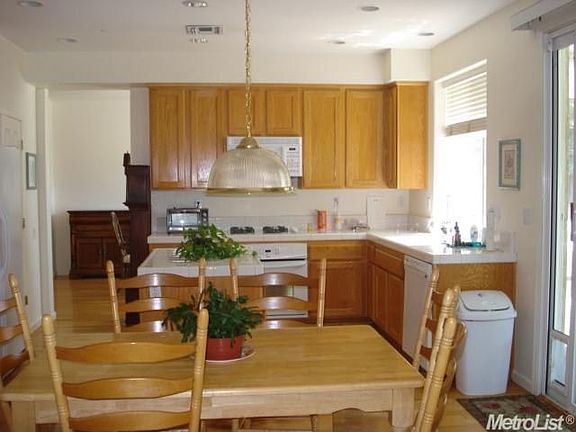 4th image of 26 Paddington Ct