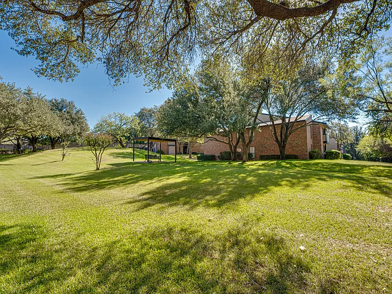 Southern Oaks — Photo 41