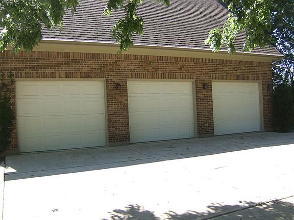 5th image of 557 Whispering Pines Ave