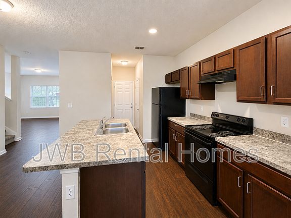 3rd image of 8520 Cocoa Ave