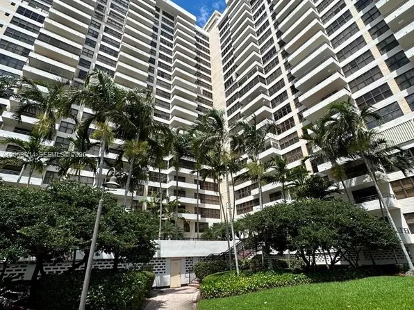 600 Three Islands Blvd, Hallandale, FL
