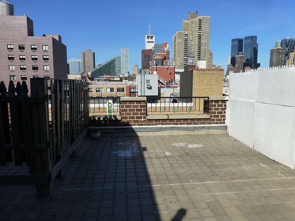 1st image of 530 W 47th St APT 3D