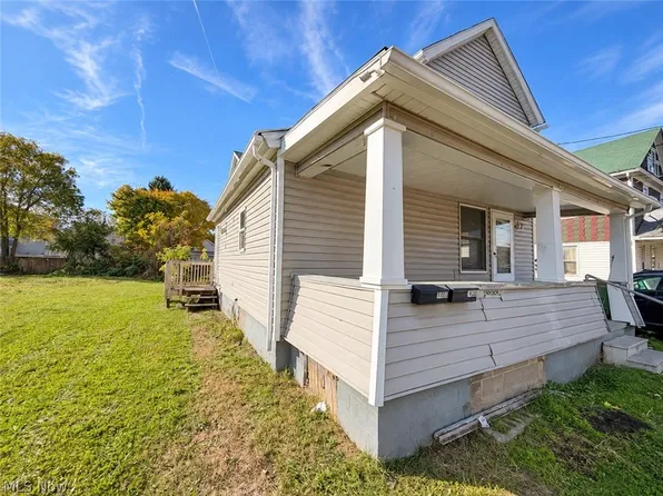 140 14th St NW, Barberton, OH 44203