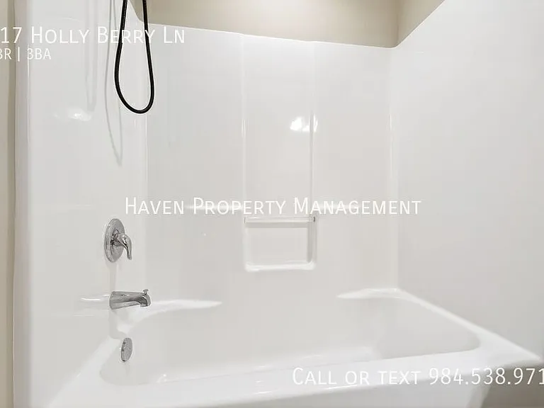117 Holly Berry Ln — Photo 29