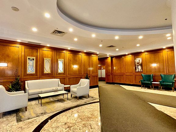 2nd image of 242 Rideau St #1208