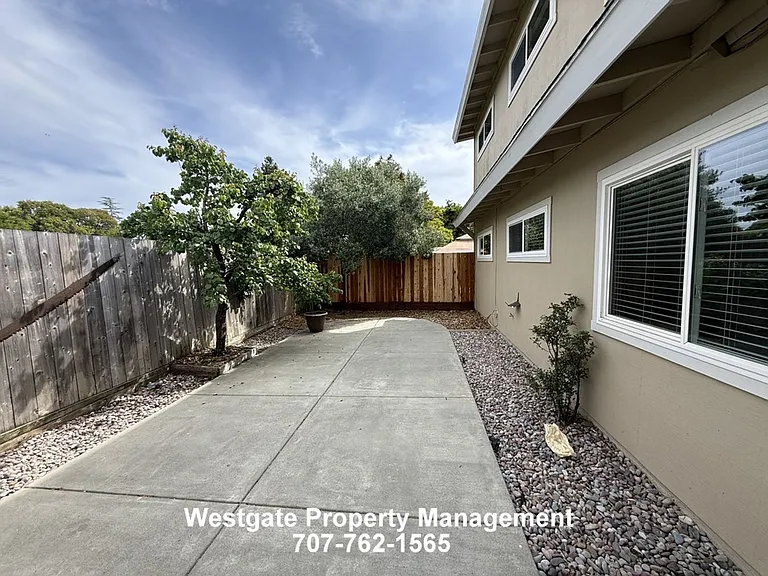 11 Alma Ct — Photo 15