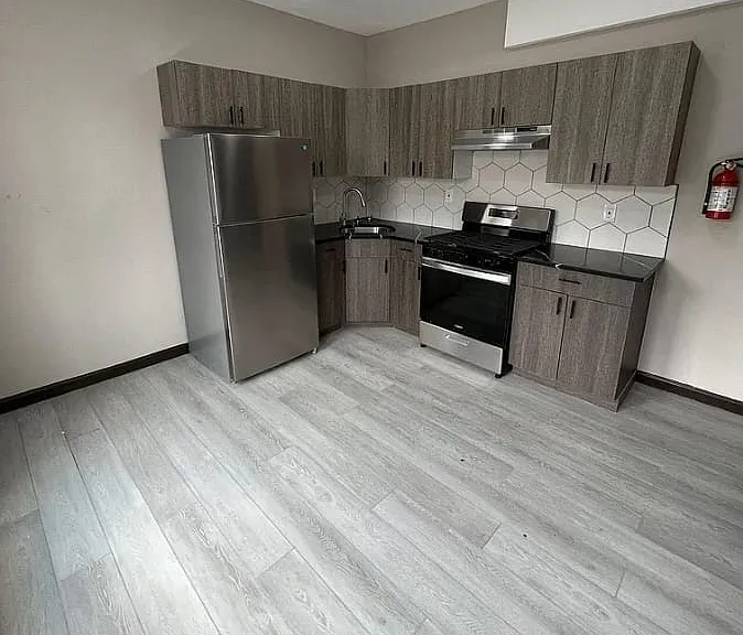 163 Elwood Ave #3L — Photo 5