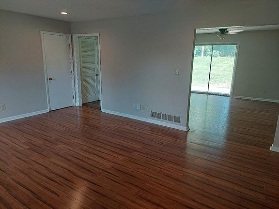 5th image of 827 Malabu Dr