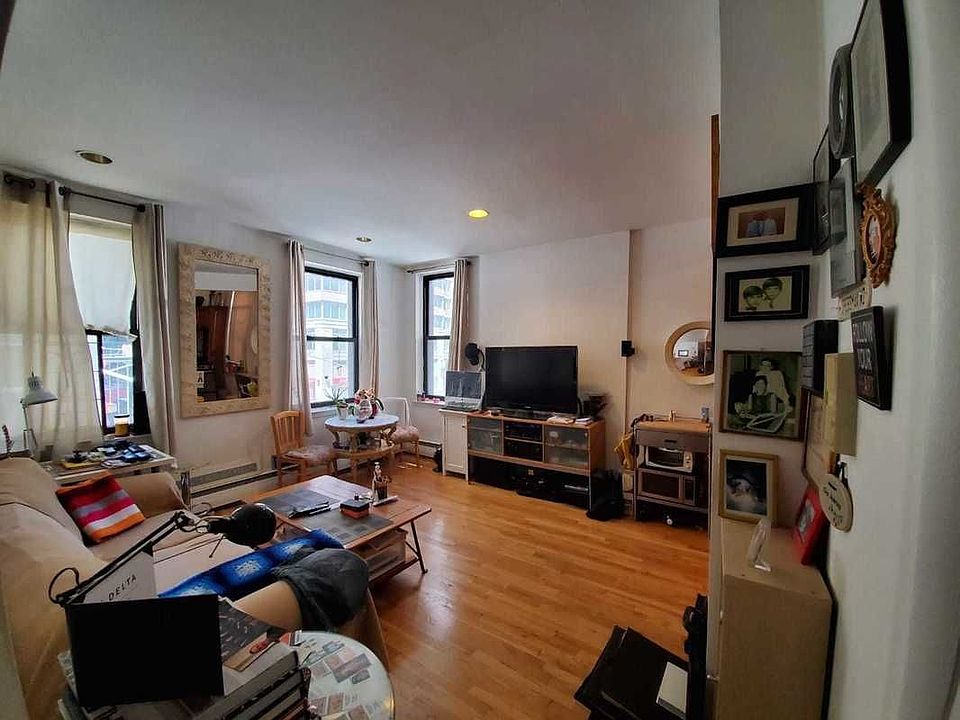 1st image of 261 7th Ave #2A