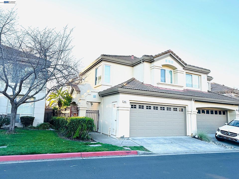 1st image of 912 Vista Pointe Dr