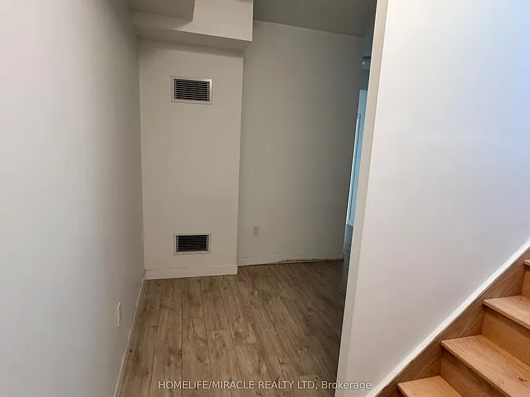 176 Clonmore Dr #4 — Photo 17