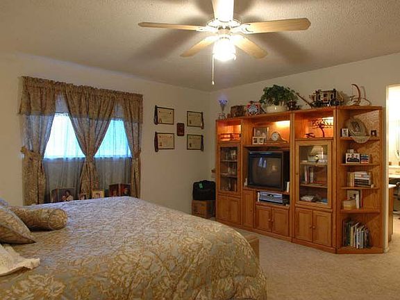 3rd image of 4810 El Gusto St