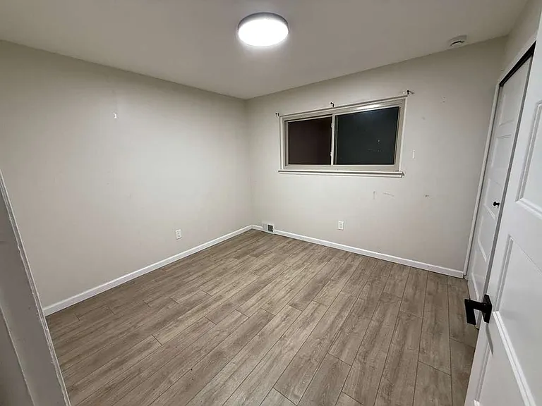 28423 Flanders Ave — Photo 8
