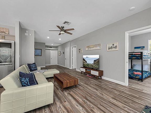 3rd image of 3976 Bayshore Dr