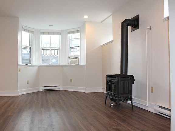 4th image of 25 Clinton St