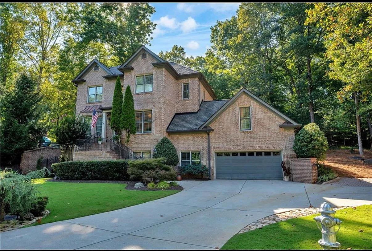 5 bed, 4100 sqft, $4,500 — Photo 2