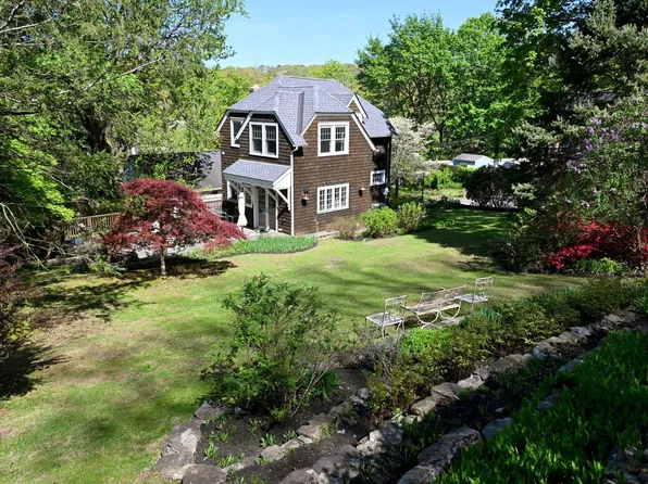 5 Donald Drive, Hastings-on-Hudson, NY 10706