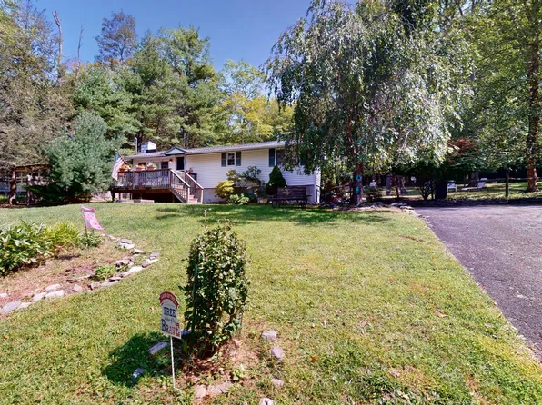 116 Outer Dr, Dingmans Ferry, PA 18328