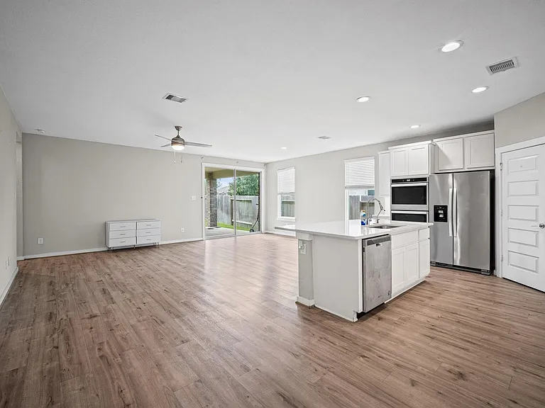 3042 Schultz Manor Ln — Photo 4