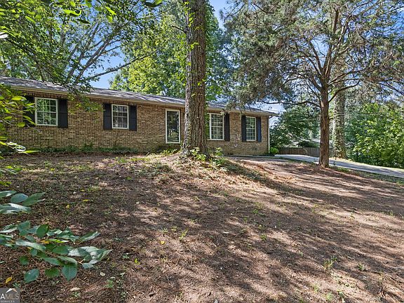 3rd image of 594 Kingston Ln NW